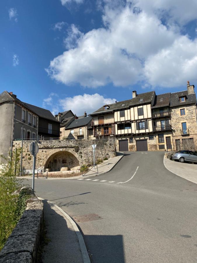 Saint-Côme-dʼOlt Au Pont D'Olt酒店 外观 照片