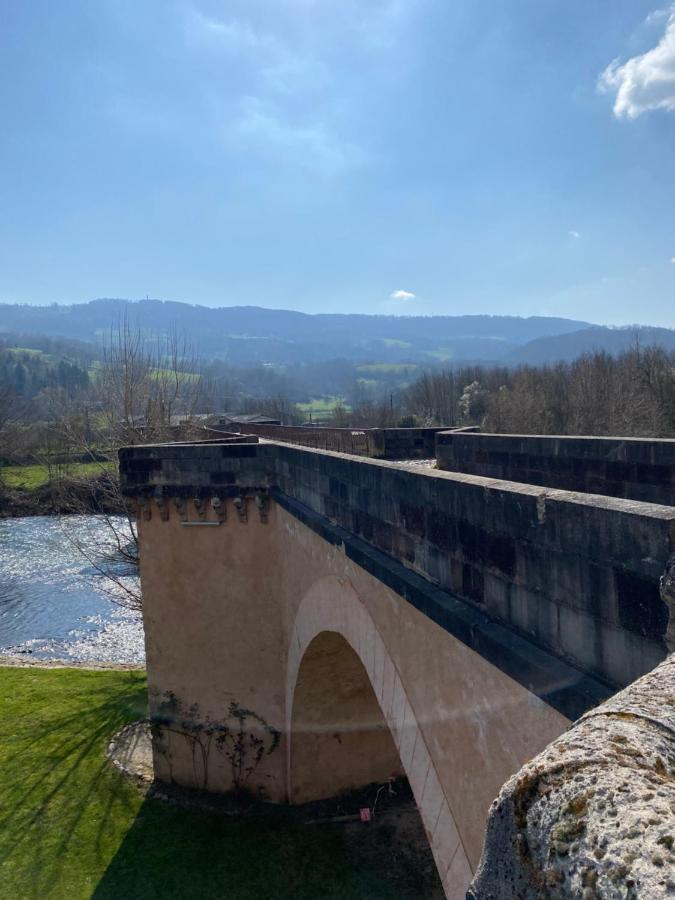 Saint-Côme-dʼOlt Au Pont D'Olt酒店 外观 照片