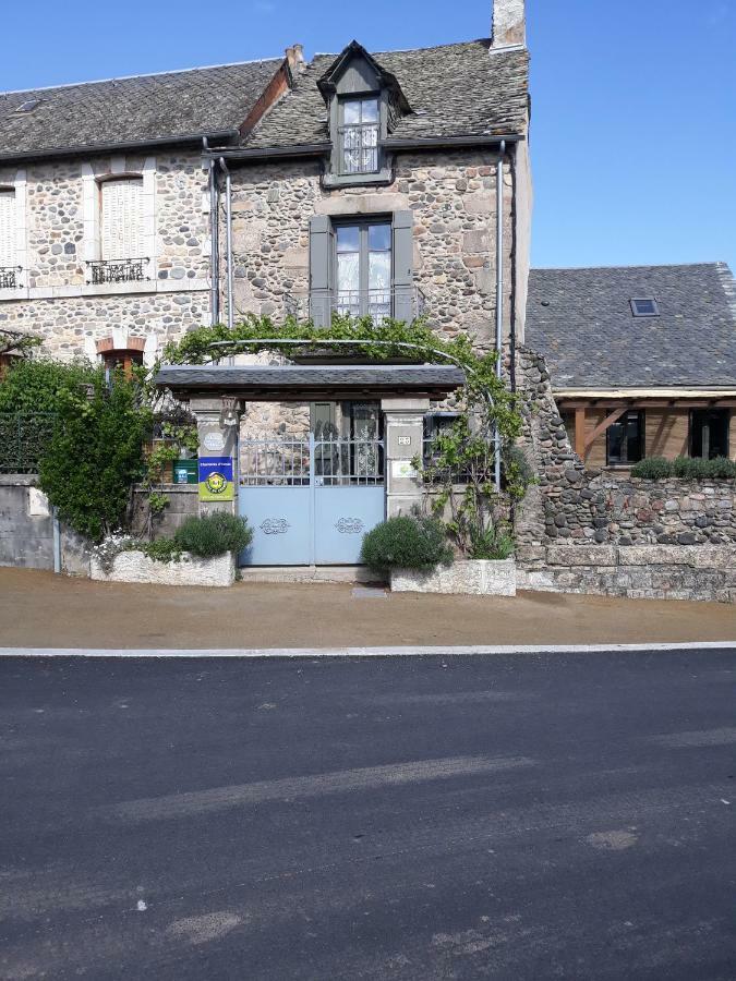 Saint-Côme-dʼOlt Au Pont D'Olt酒店 外观 照片